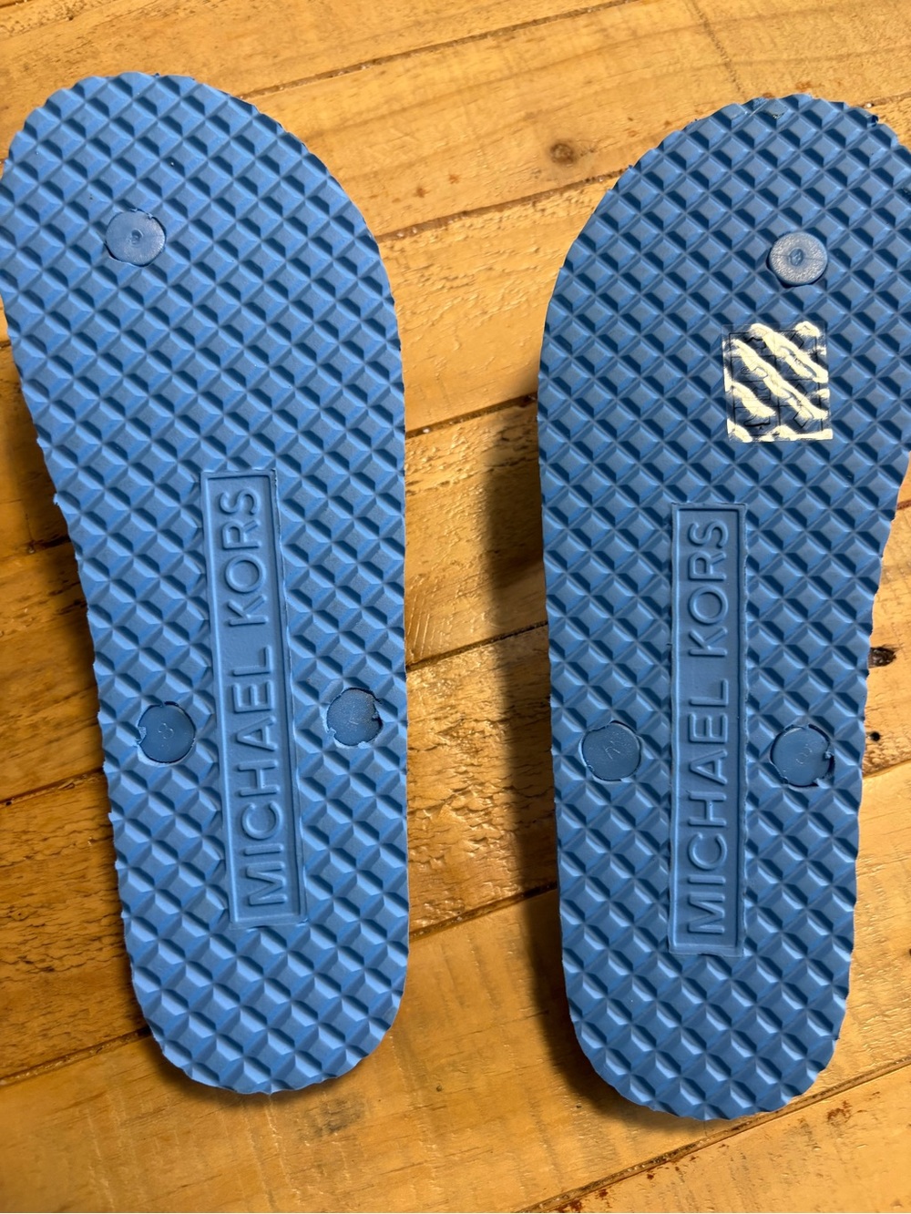 New without Tags- Michael Kors Light Blue MK Logo Flip Flops - Picture 2 of 2
